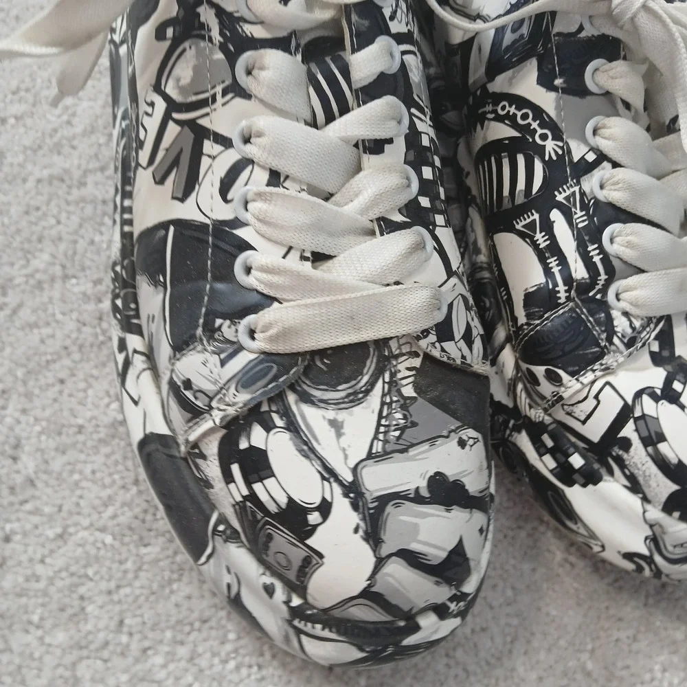 Funky Sneaker Graphics Women's 8.5 Black White Gray Love Card Heart LaceUp